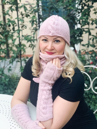 Amelie Fingerless Gloves Pattern